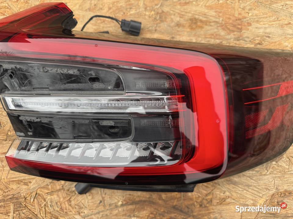 Lampa tył tylna prawa rh w błotnik Volvo c40 wielkopolskie