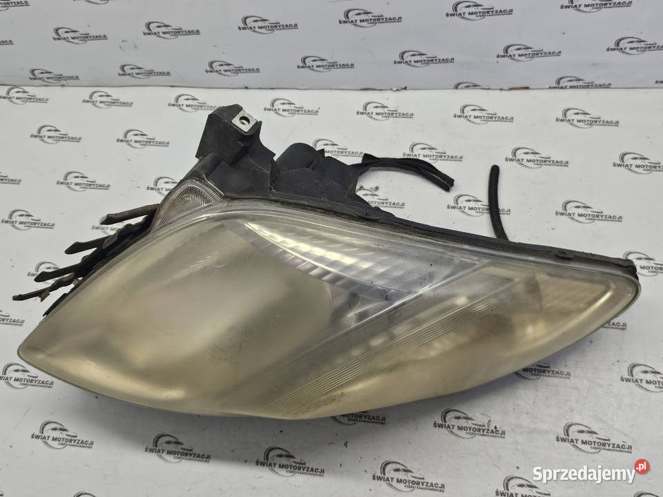 TOYOTA PRIUS XW20 06r lampa prawa przód ANGLIK