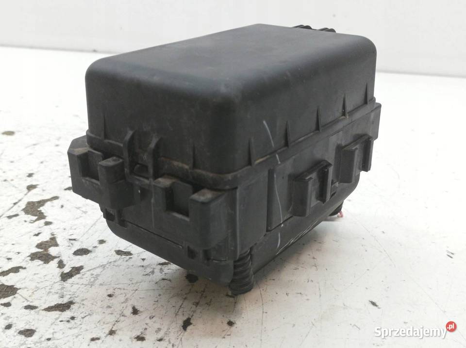 SKRZYNKA BEZPIECZNIKÓW 15 B 106 Piaggio Porter osobowe