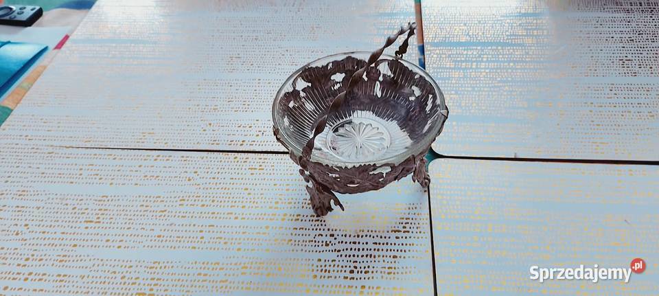 Kryształowa cukiernica Hefra w metalowym koszyku