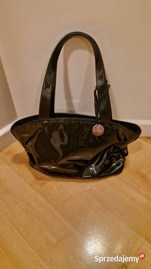 Czarna TOREBKA marki FURLA lakier połysk średnia czarny Lublin