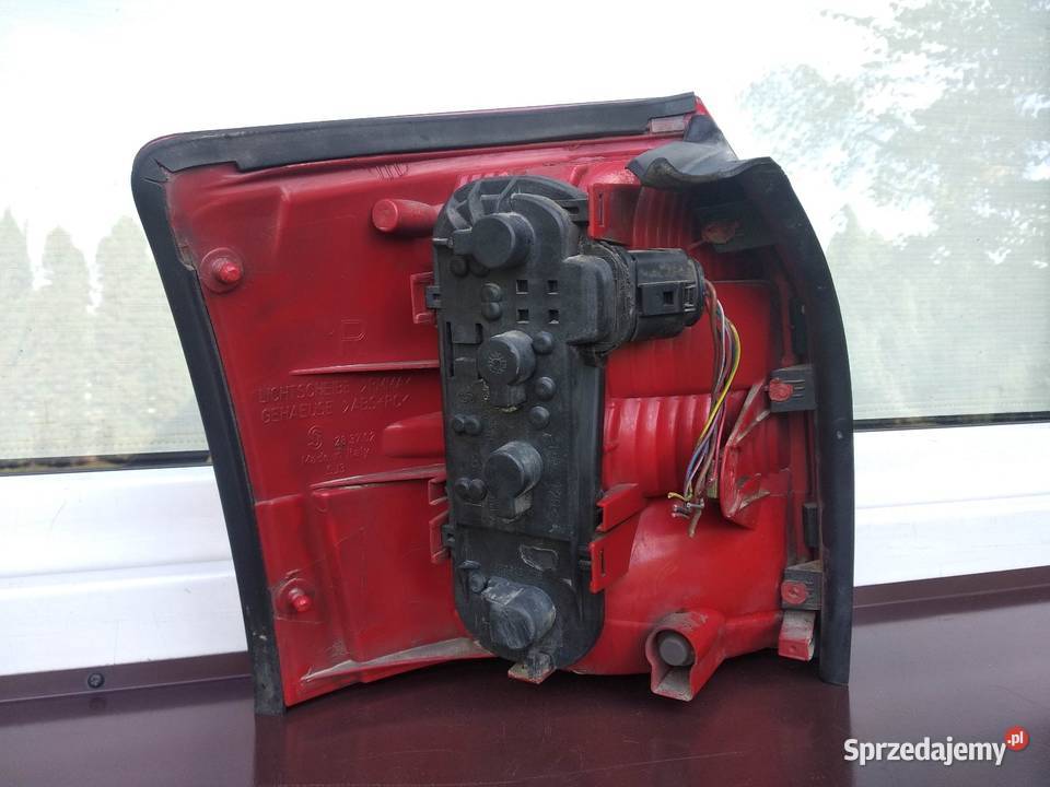 Audi A4 B6 kombi Avant lampa tył tylna prawa osobowe Sieradz
