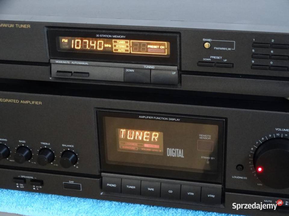 Wzmacniacz Universum 440 wat sprawny i mocny