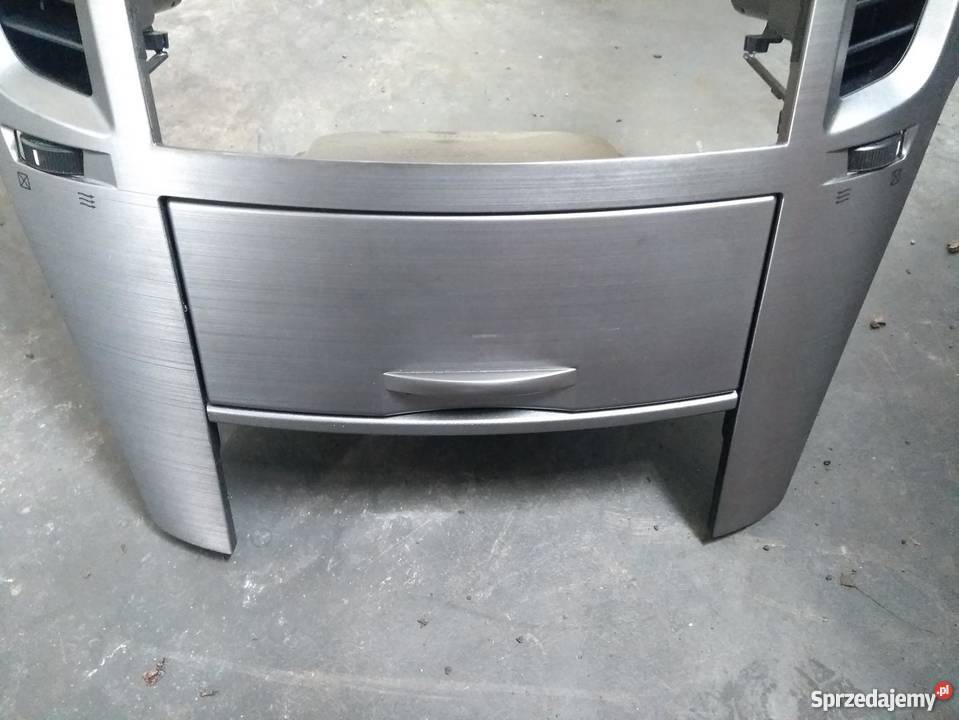 SUBARU Outback IV kratki nawiewu ramka radia Wyposażenie wnętrza Pilzno sprzedam