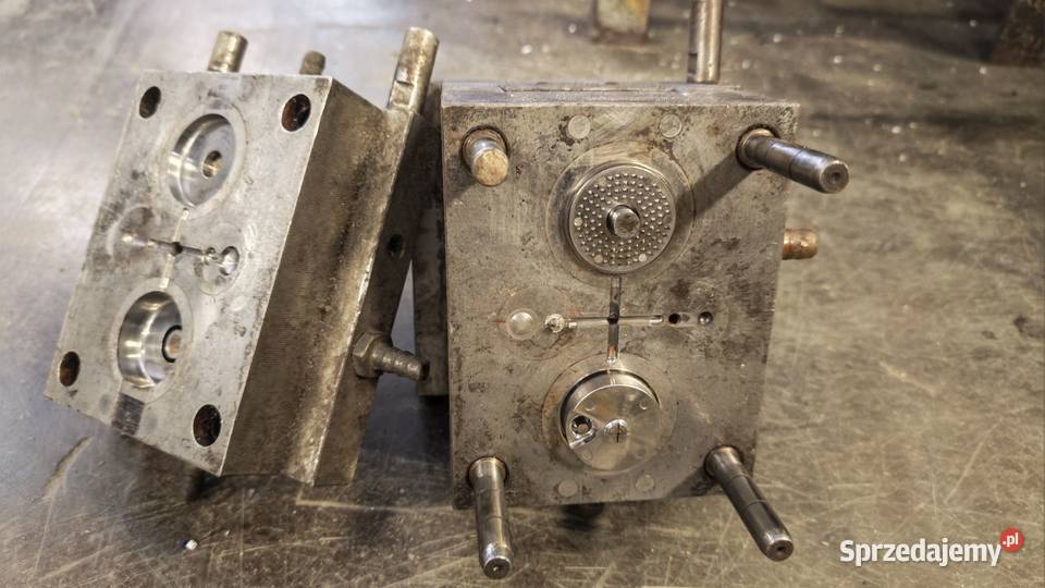 Forma wtryskowa na kubek dziecka i sitko na kran