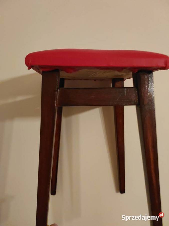 Restored Chairs and Poufs from the times of the 44cm Stoły, krzesła, biurka Bydgoszcz