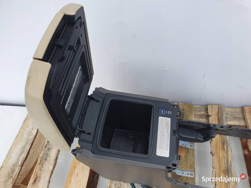 Toyota Land Cruiser 150 PODŁOKIETNIK Z LODÓWKĄ