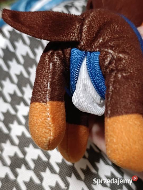 maskotka to pluszowa zabawka przedstawiająca