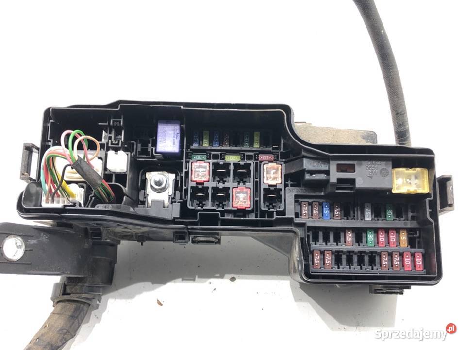 SKRZYNKA BEZPIECZNIKÓW TOYOTA AYGO II 821110HT10 sprzedam