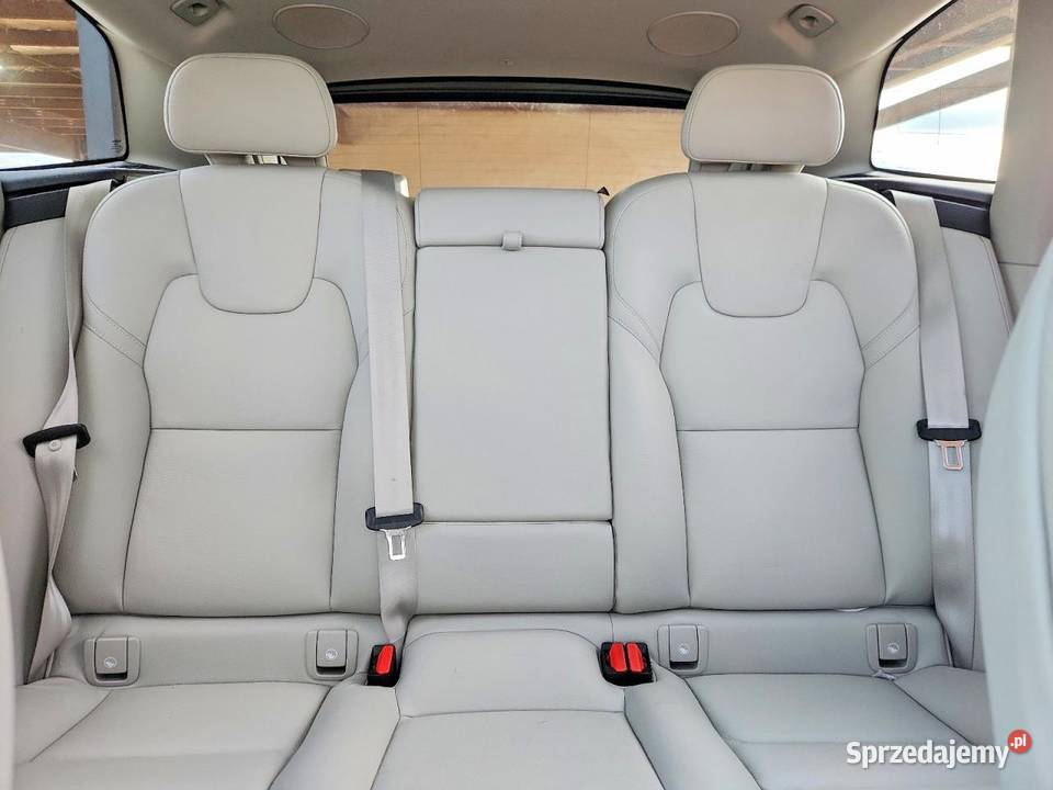 2022 VOLVO XC60 PLUS uszkodzony Częstochowa sprzedam