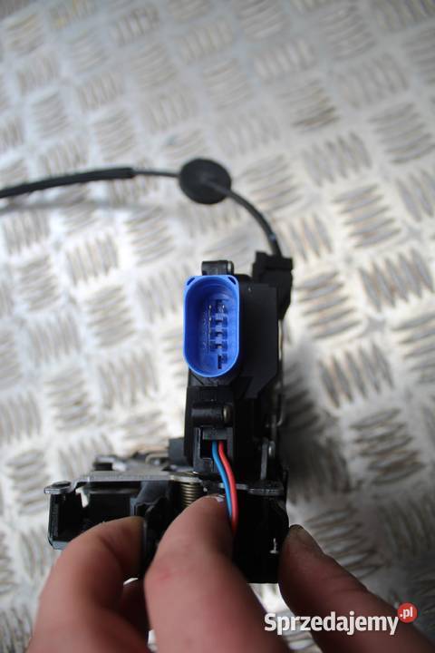 ZAMEK DRZWI PRAWY PRZÓD 9 PIN VW GOLF V