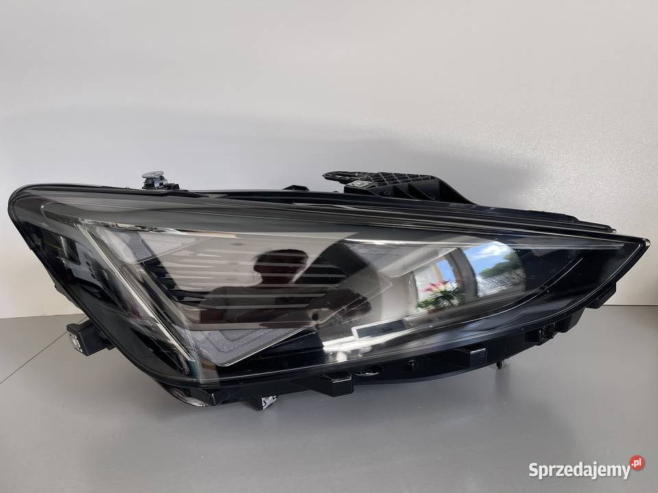 CUPRA FORMENTOR LIFT PRAWA LAMPA FULL LED Ostroróg