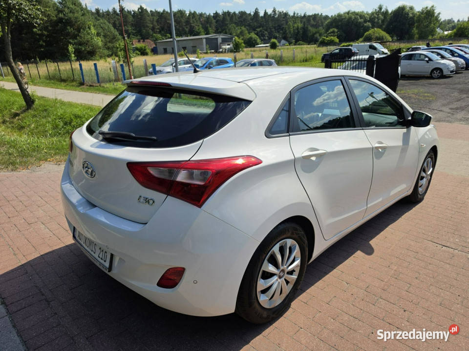 Hyundai i30 Hyundai i30 5 drzwi 14 benzynka 99 w kurtyny powietrzne Cielcza