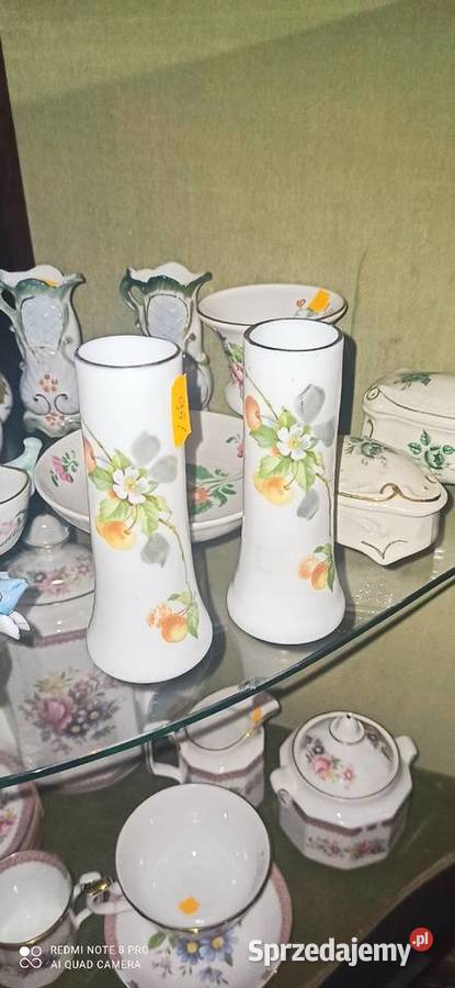 Wazonik wazon Białe szkło Piękna gałązka wiśni Porcelana i szkło Antyki, Sztuka, Kolekcje Gdańsk sprzedam