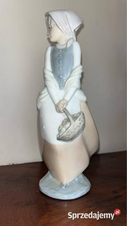 Dziewczyna z koszem NAO Hand made in Spain by Gdańsk