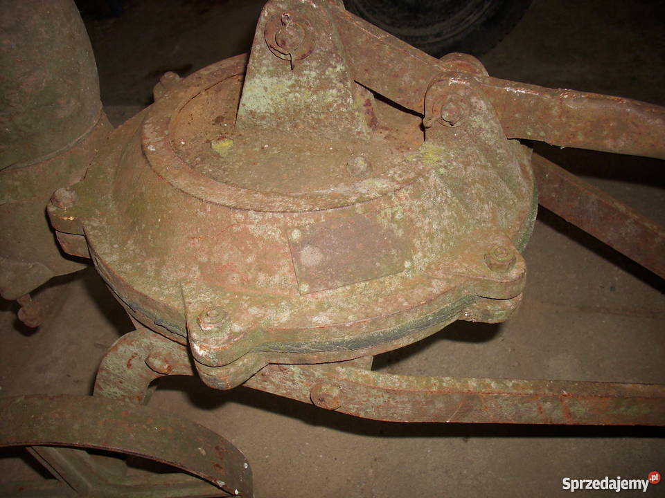 Przedwojenna zabytkowa pompaozdoba ogrodu