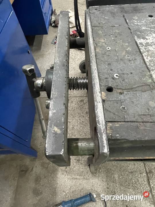 Stół warsztatowy z imadłem i gniazdem do śląskie