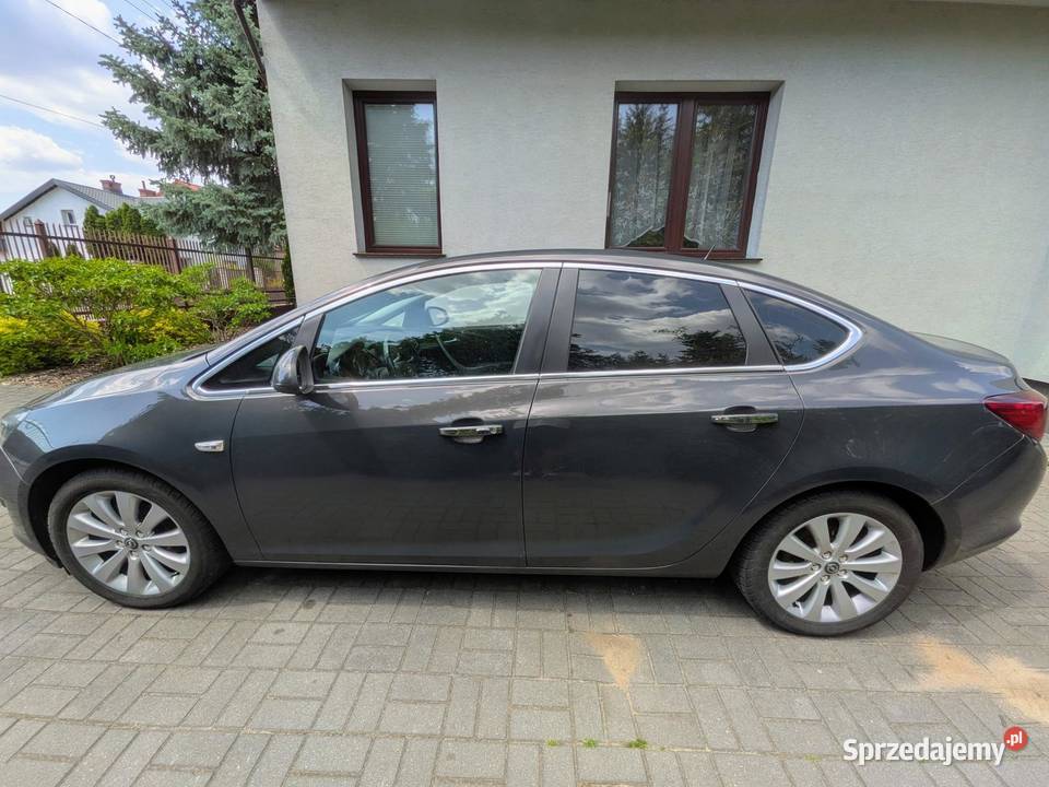 Opel Astra 14 turbo czujniki parkowania centralny zamek Warszawa