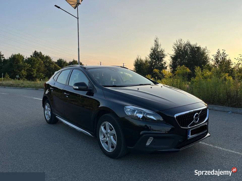 Volvo V40 Cross Country 20 benzyna 152 2017r Węgrzce Wielkie