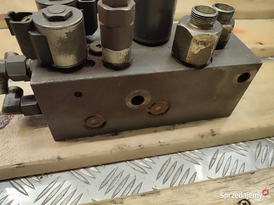 Zawór hydrauliczny K18G799 HUSCO