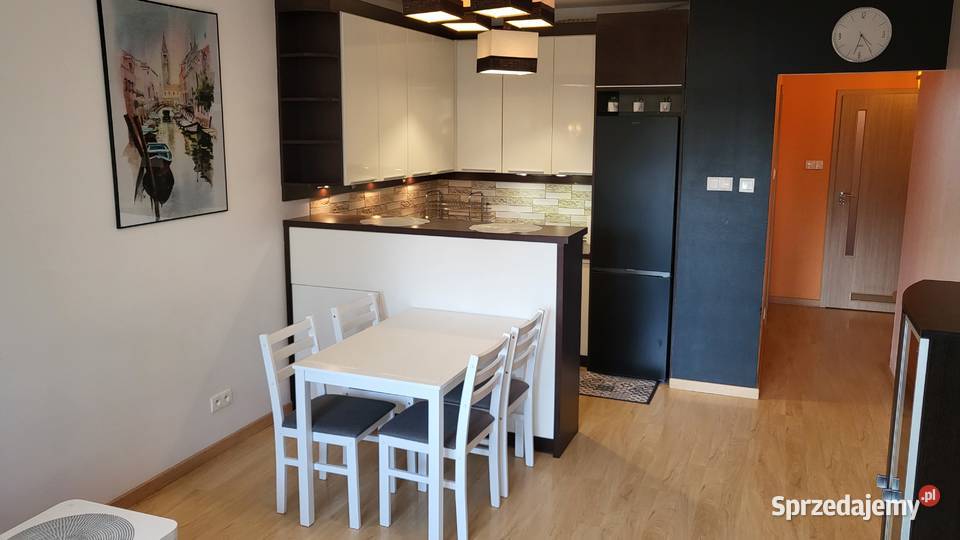 Wynajmę mieszkanie 40 m2 2 pokoje Broniewskiego blok Warszawa