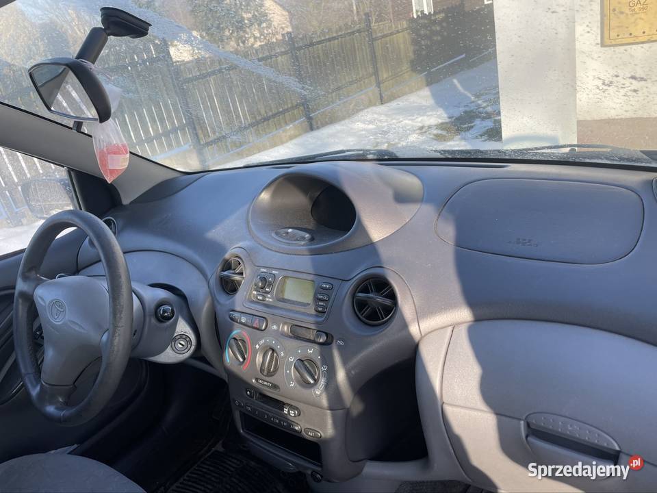 Toyota YARIS 10 1999 60 4/5 Yaris Motoryzacja świętokrzyskie