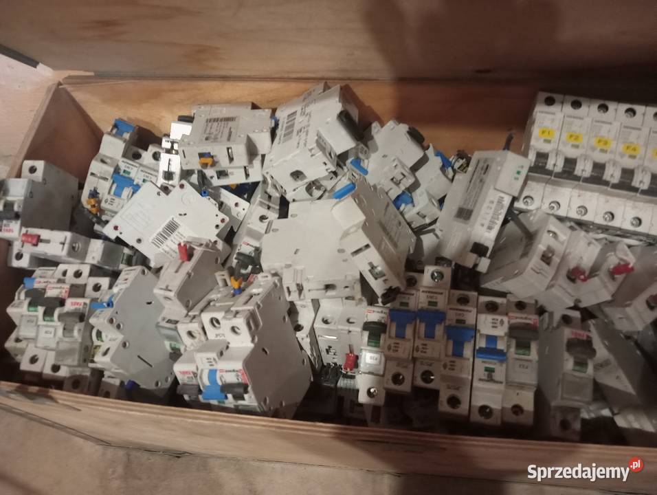 Sprzedam bezpieczniki około 30 Pozostałe