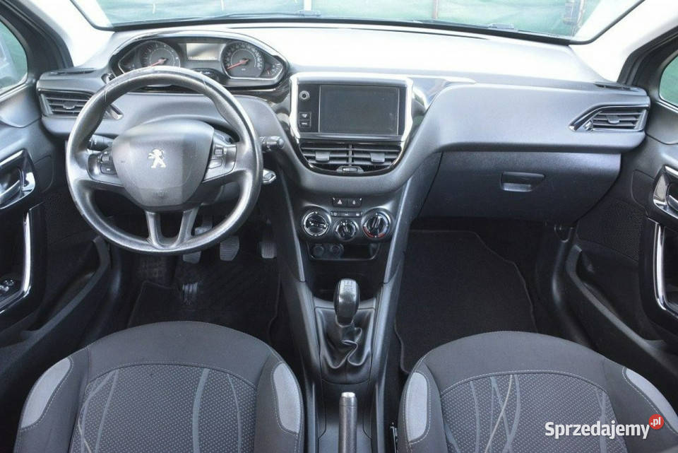 Peugeot 208 12 Benzyna doinwestowany nawigacja 4/5