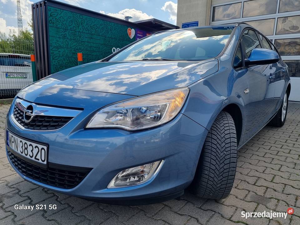 Opel Astra J 16 TURBO 180 nawigacja alufelgi Rok produkcji 2011 Płońsk