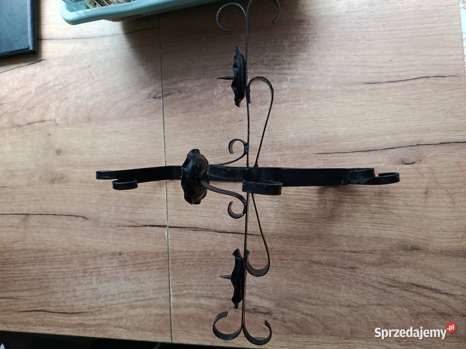 Metalowy kłuty świecznik trzy ramiona stary Pozostałe zachodniopomorskie Choszczno