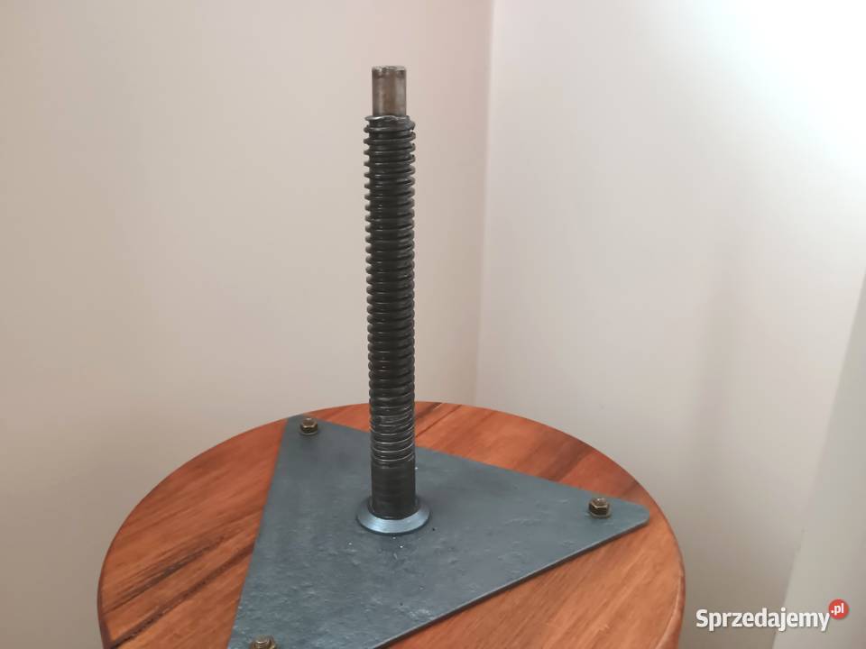 Taboret żeliwny industrialny warsztatowy zabytek Meble