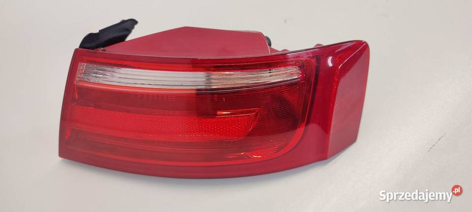 AUDI A5 8T LAMPA PRAWY TYŁ 8T0945096