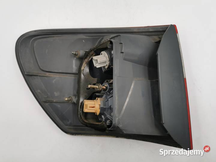 Lampa Prawy Tył Tylna Prawa Toyota Avensis Verso