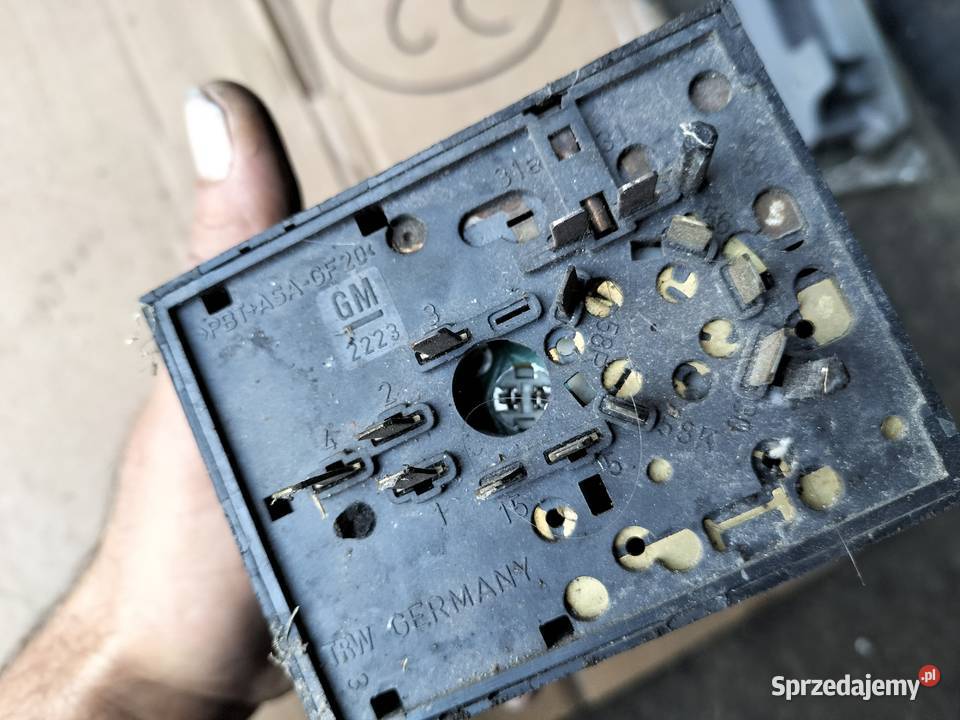 WŁĄCZNIK WYŁĄCZNIK ŚWIATEŁ ASTRA G 09180774 panele sterowania, przełączniki lubelskie Kamień-Kolonia