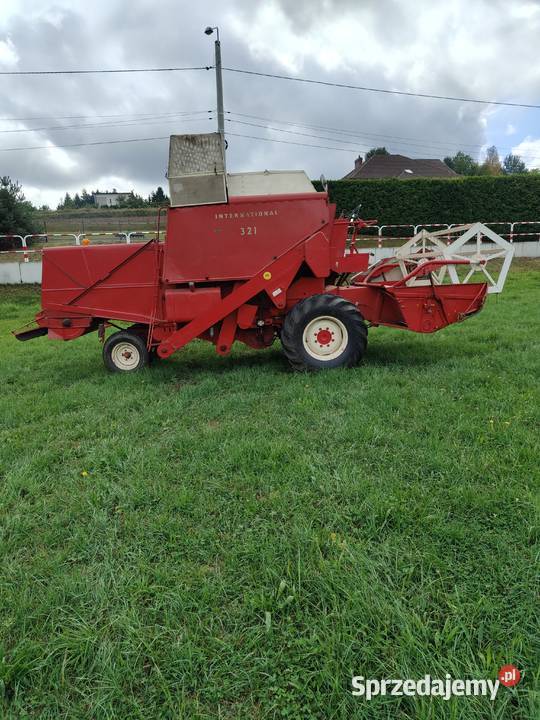 Kombajn zbożowy International Harvester 321 Połomia
