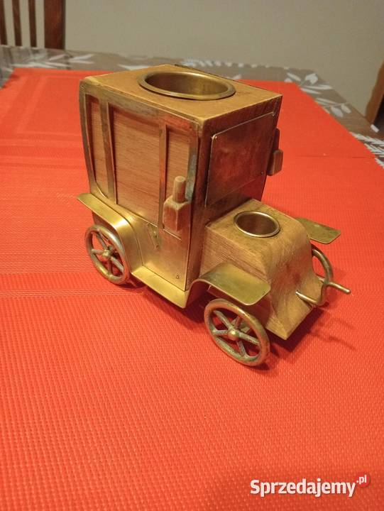 Stara zabawka samochodzik ozdoba Zabawki ogrodowe Ogrodzieniec