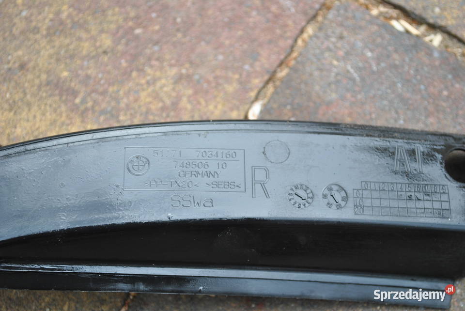 Osłona rynienki odwadniającej podszybia prawa