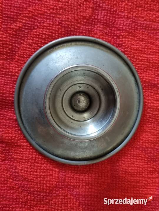 Tajemnicza metalowa paterapaterka na rodzynki