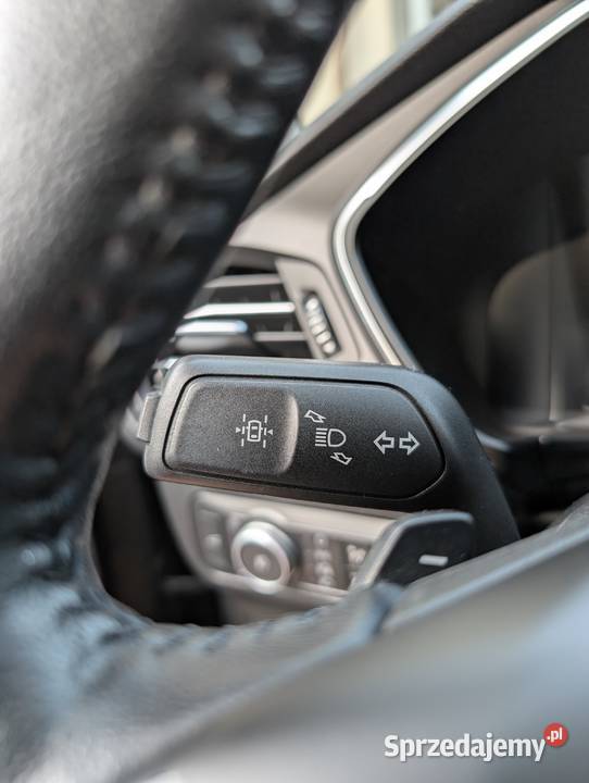 Ford Escape Kuga 2020 AWD Titanium Bogato Rok produkcji 2020 Escape Trawniki