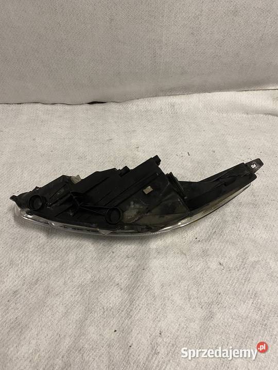 Lampa prawy przód Ford Fiesta MK7 Lift osobowe Jasienica