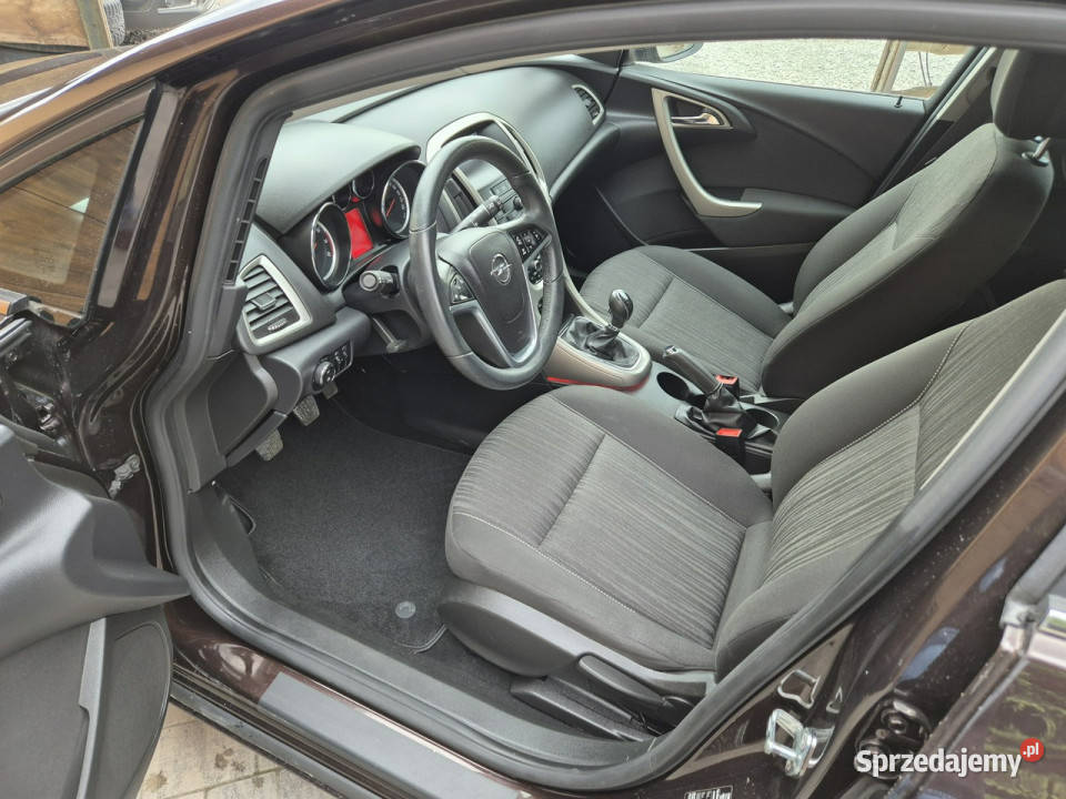 Opel Astra 14B 2011r 104 Perfekcyjny Stan Z Radom sprzedam