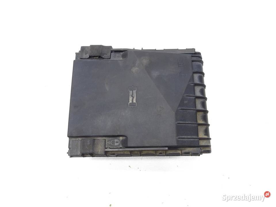 SKRZYNKA BEZPIECZNIKÓW 1K0937125D A3 8P LEON II Układ elektryczny, zapłon