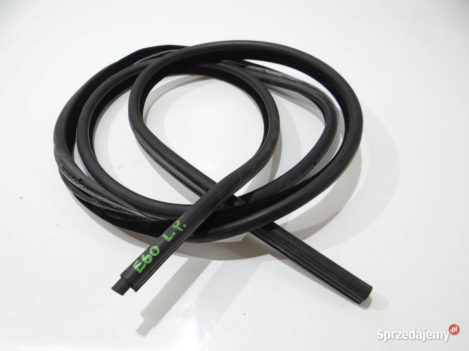 USZCZELKA DRZWI LEWY PRZÓD BMW E60 E61 7033774 Strzyżewice