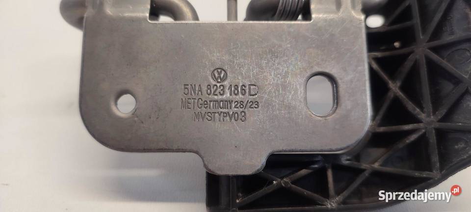 VW TIGUAN ALLSPACE RYGIEL MASKI 5NA823186D Zamki, wkładki i kluczyki