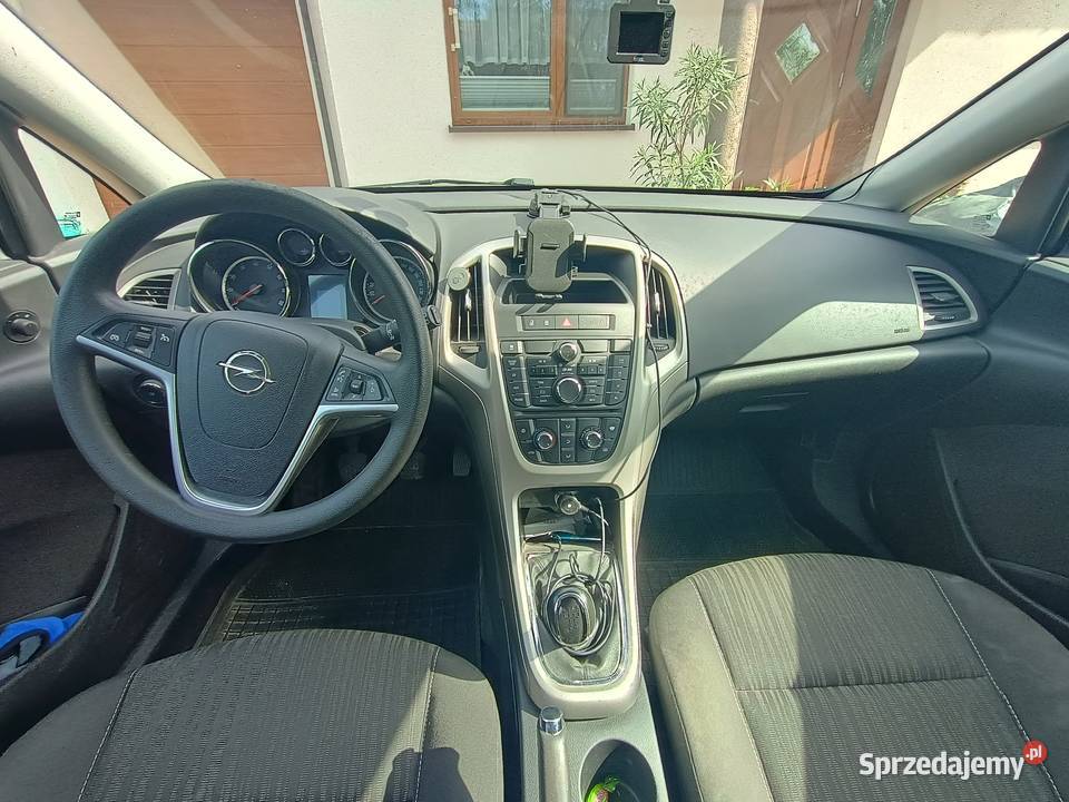 Opel astra j 14 benzyna 100 Rok produkcji 2011 Korsze