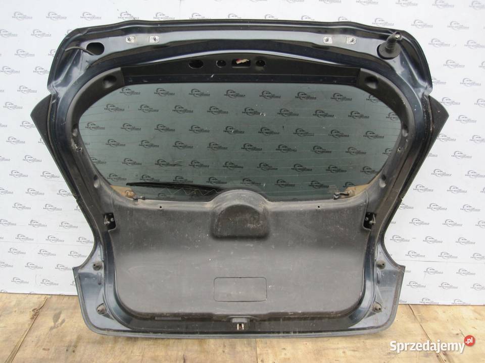 NISSAN JUKE 11r klapa tył