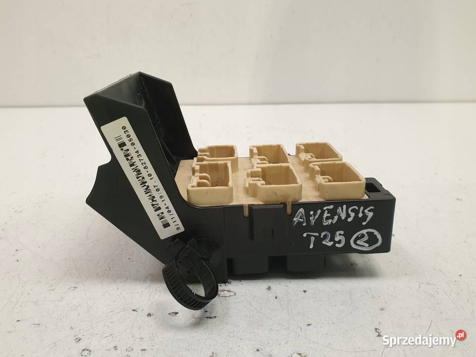 Toyota Avensis T25 SKRZYNKA BEZPIECZNIKÓW lubelskie Janów