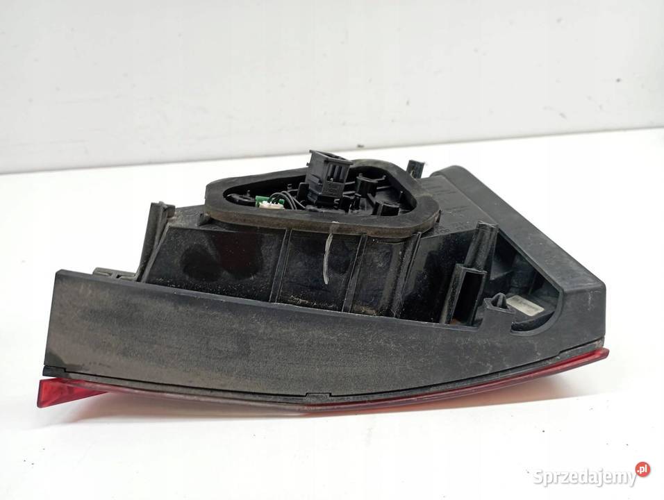 LAMPA TYŁ W KLAPĘ LEWA KOMBI Skoda Superb III