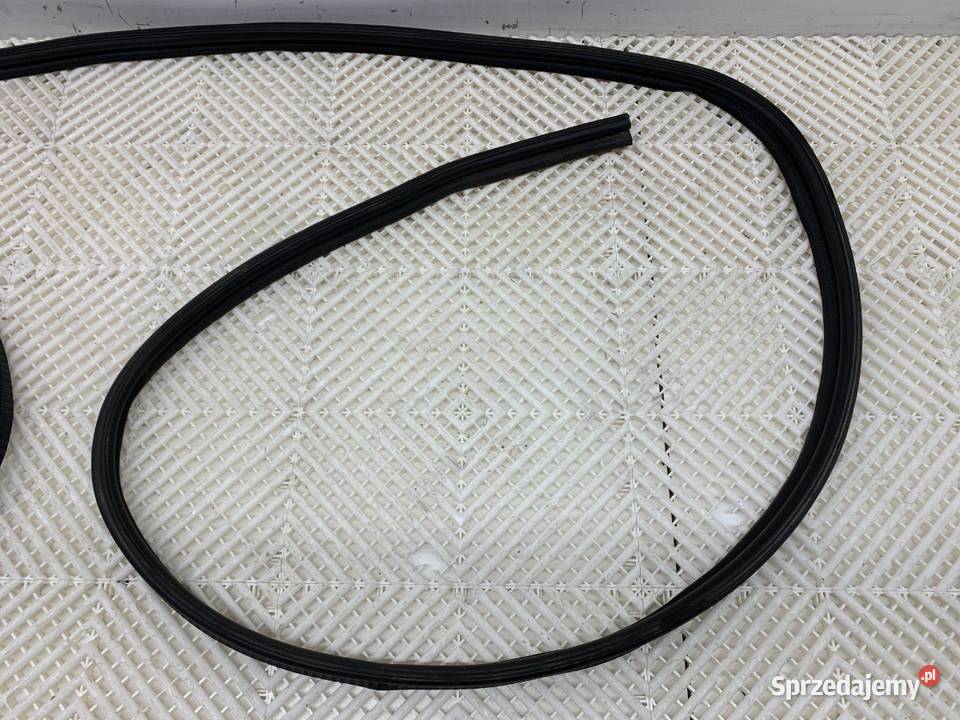 USZCZELKA KLAPY BAGAŻNIKA RENAULT TRAFIC III Bus osobowe Uszczelki