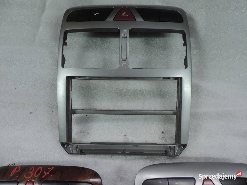 PEUGEOT 307 RAMKA RADIA KONSOLA ŚRODKOWA Rok produkcji 2002 Wyposażenie wnętrza Nowy Sącz sprzedam